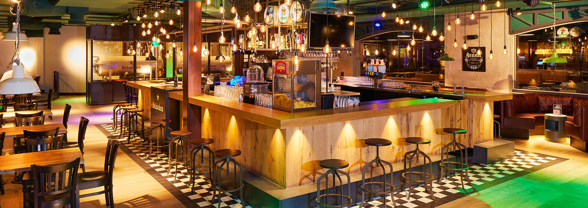 Duinrell Pub For Drinks Live Sports Holiday Park Duinrell